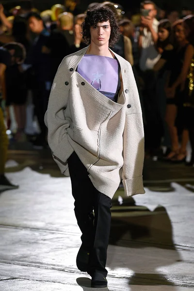Look 48